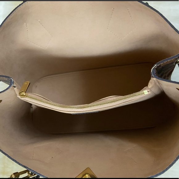 Louis Vuitton Handbag (Sold) - Picture 5 of 16